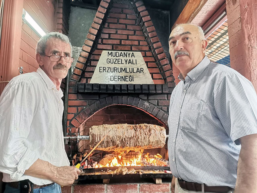 Erzurumlular Derneğinde Cağ Kebabı Geleneği Sürüyor