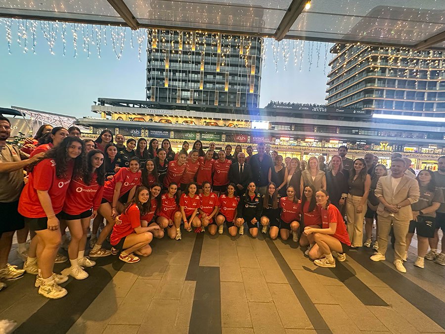 Filenin Genç Sultanlarına Moral Yemeği 