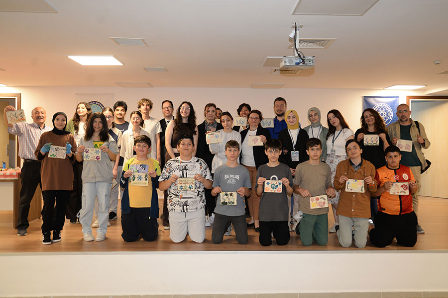 “Senin de Üniversiten” projesinin ilk konukları işitme engelli minikler oldu