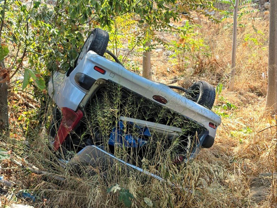 Mudanya’da otomobil uçurumdan yuvarlandı: 1 yaralı 