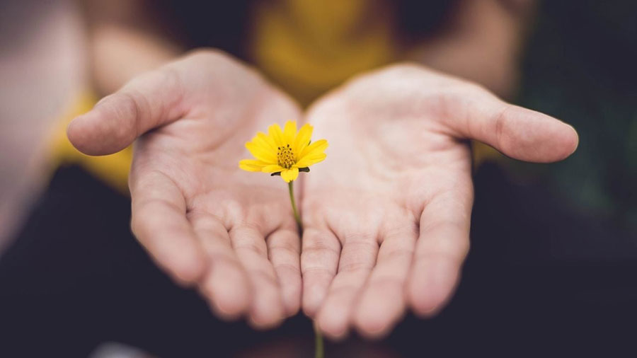 Sürekli özür dilemek özgüveni tüketiyor!
