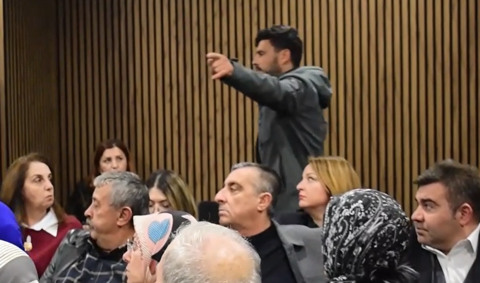 Çiftçi Başkan Dalgıç’ı tehdit etti:                                         “SON KEZ SÖYLÜYORUM: YERLERİMİZİ SATMAYIN YOKSA MUDANYA’YI DAR EDERİM SİZE!”