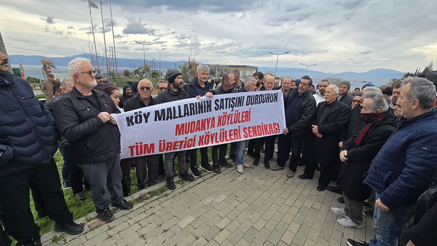 MUDANYA’DA KÖYLÜLERDEN TRAKTÖRLÜ PROTESTO