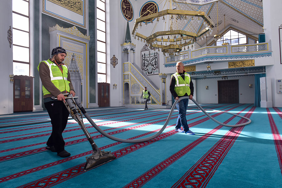 Camilerde Ramazan temizliği Başladı