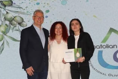 MUDANYA ZEYTİNYAĞI GÜMÜŞ MADALDA ALDI
