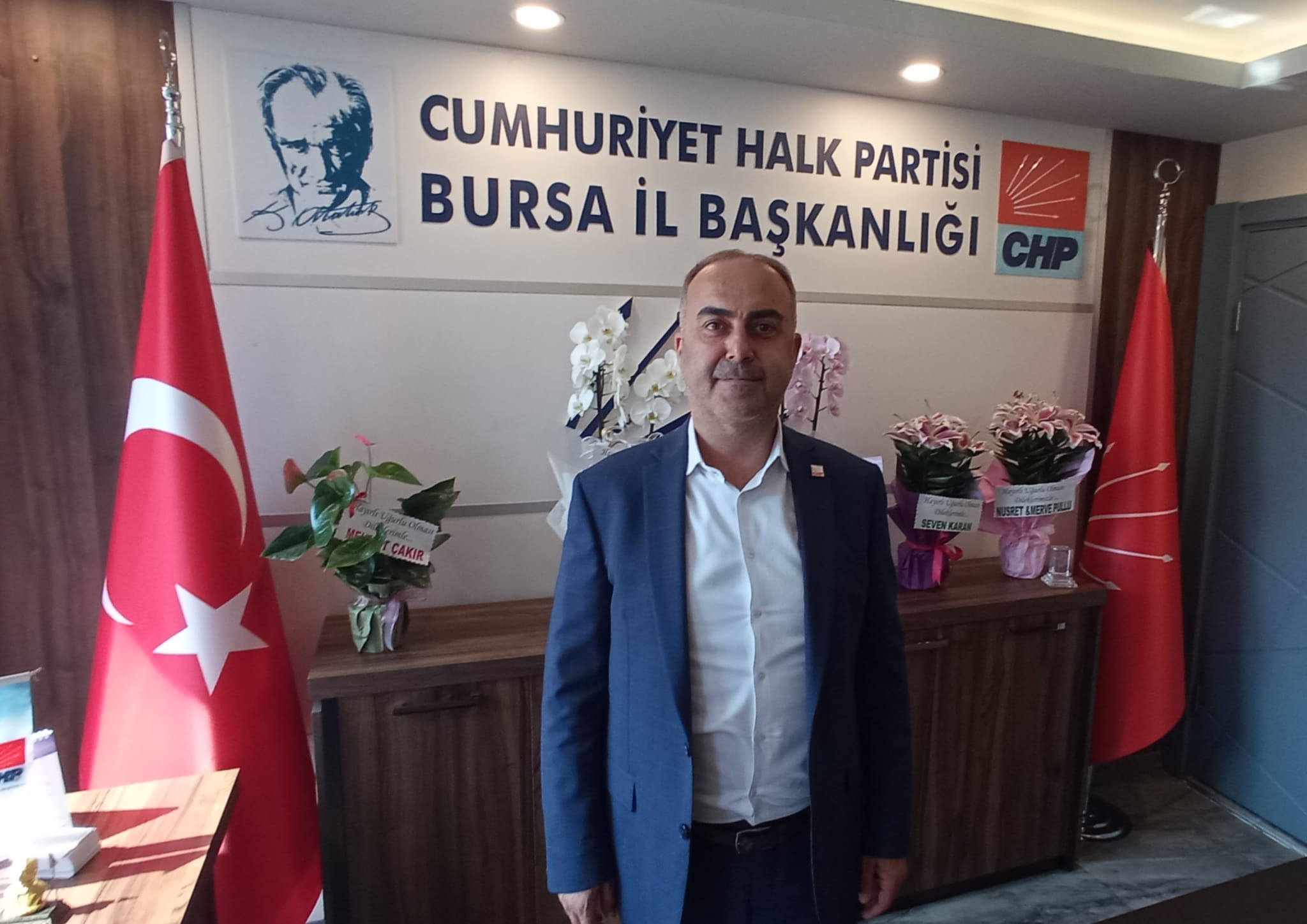 CHP BURSA İL BAŞKANI TURGUT ÖZKAN AYAĞININ TOZUYLA İÇİNİ MUHABİRİZ.COM’A DÖKTÜ (ÖZEL RÖPORTAJ)